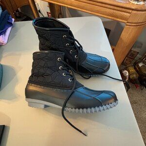 Ladies Black Quilted top Duck boots